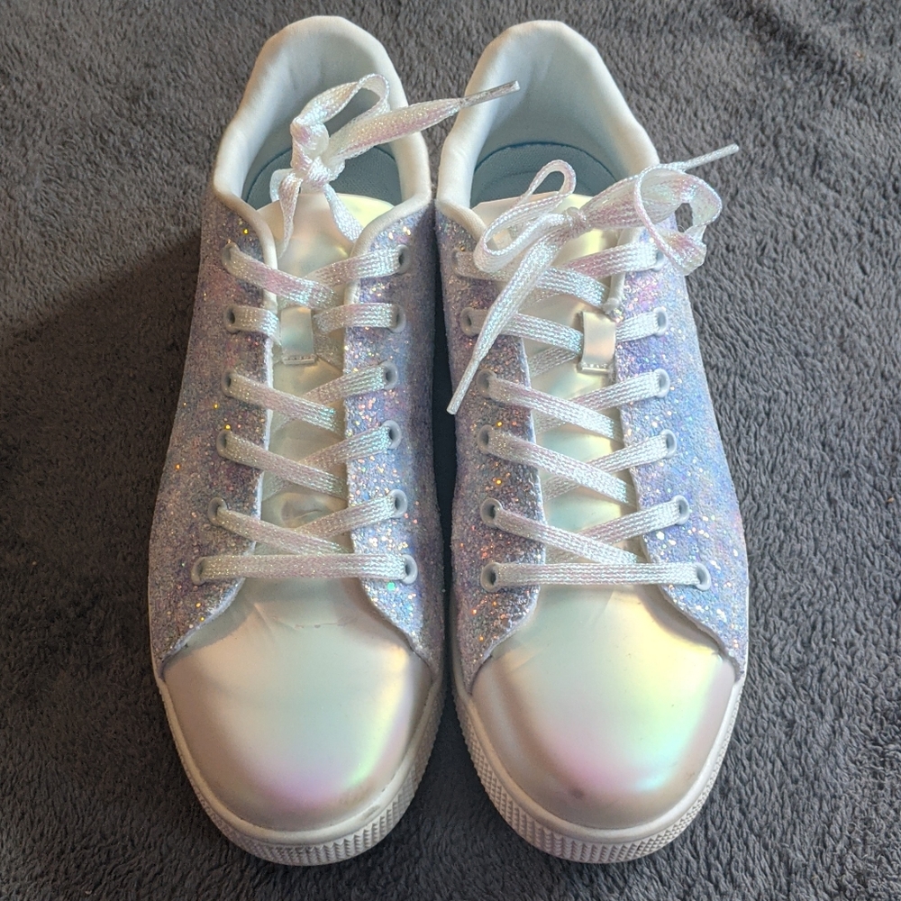 Freewalk foam fit glitter/iridescent lace up sneakers